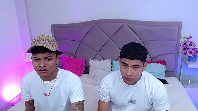 party duo boyss online show from August 6, 8:16 pm