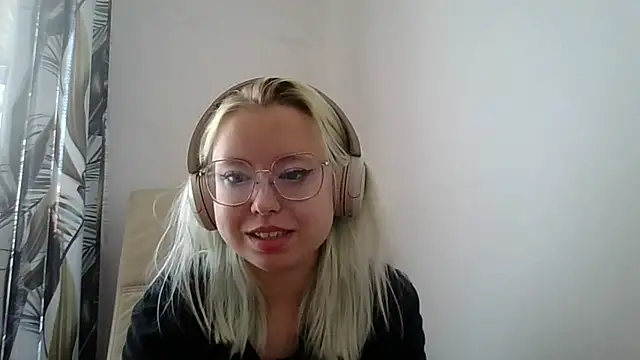 MaddieTeen online show from August 9, 9:24 am
