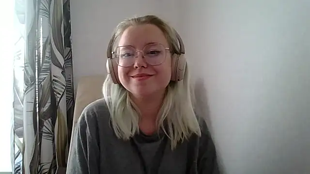 MaddieTeen online show from August 7, 5:31 pm