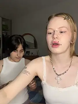AliceAndMia online show from August 7, 6:59 pm