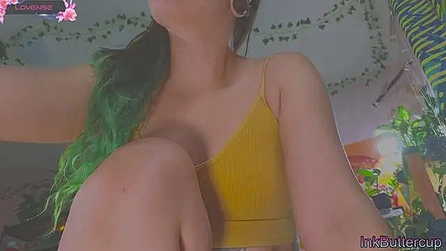 Snapshot of Dead_Butterfly chatting on September 28, 3:46 am Dead Butterfly online show from September 28, 3:46 am