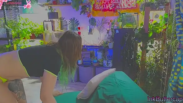 Snapshot of Dead_Butterfly chatting on October 12, 2:58 am Dead Butterfly online show from October 12, 2:58 am