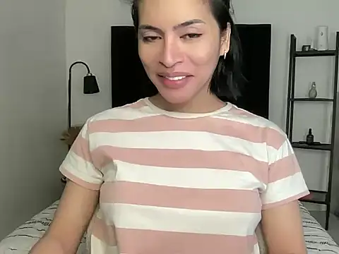 Snapshot of your_bianca69 chatting on October 28, 5:35 am your bianca69 online show from October 28, 5:35 am