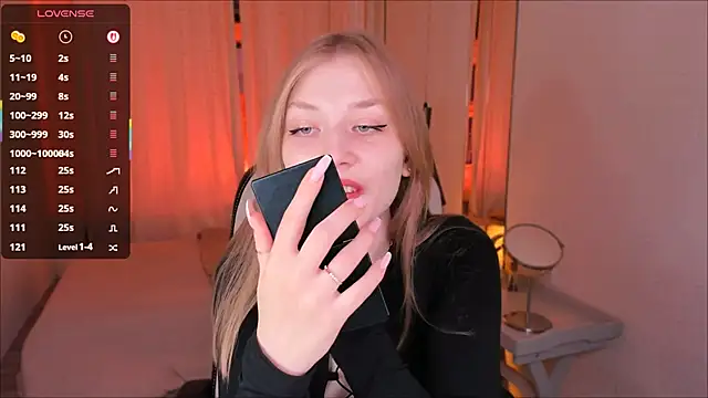 Snapshot of DakotaMabs chatting on October 21, 9:46 am DakotaMabs online show from October 21, 9:46 am