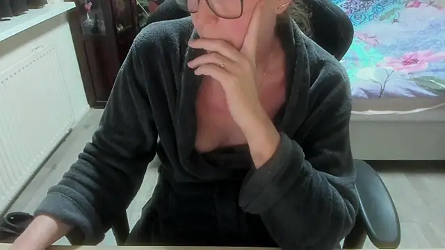 minoesje37 online show from March 2, 8:37 pm