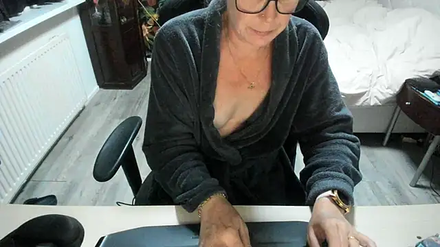 minoesje37 online show from September 24, 7:57 pm