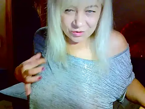 Snapshot of AgoniA7 chatting on October 5, 3:11 am AgoniA7 online show from October 5, 3:11 am