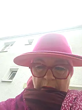 Snapshot of MucMilf59 chatting on October 17, 9:45 am MucMilf59 online show from October 17, 9:45 am