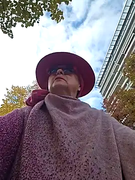 Snapshot of MucMilf59 chatting on October 18, 10:07 am MucMilf59 online show from October 18, 10:07 am