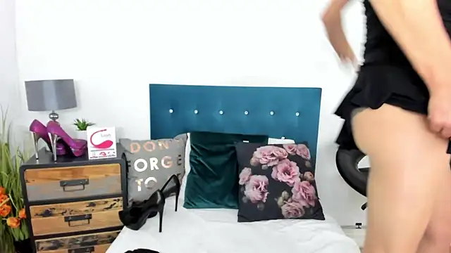 milfNikki online show from May 9, 8:05 am