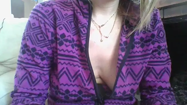 fammefatale1987 online show from April 4, 12:59 pm