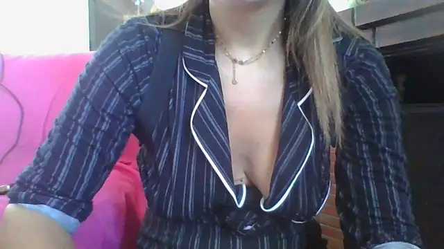 fammefatale1987 online show from April 28, 10:52 am