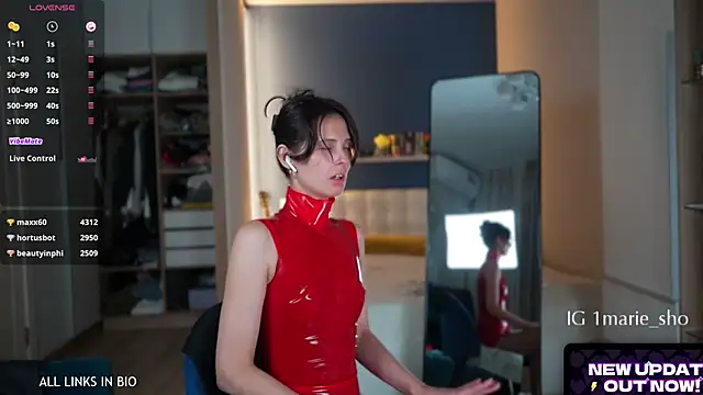 LAUREL HAZEL online show from October 22, 6:13 pm