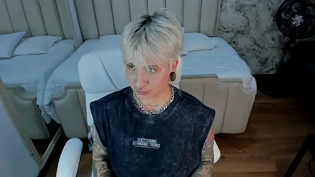 Snapshot of amy_ink chatting on October 18, 11:35 am amy ink online show from October 18, 11:35 am