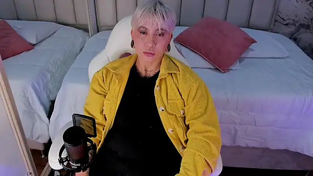 Snapshot of amy_ink chatting on September 24, 11:53 am amy ink online show from September 24, 11:53 am