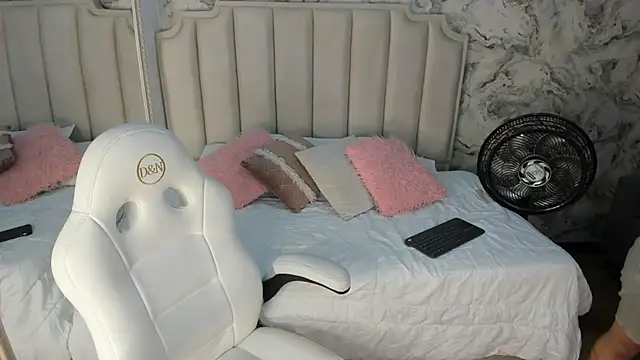 Snapshot of amy_ink chatting on October 8, 11:25 am amy ink online show from October 8, 11:25 am