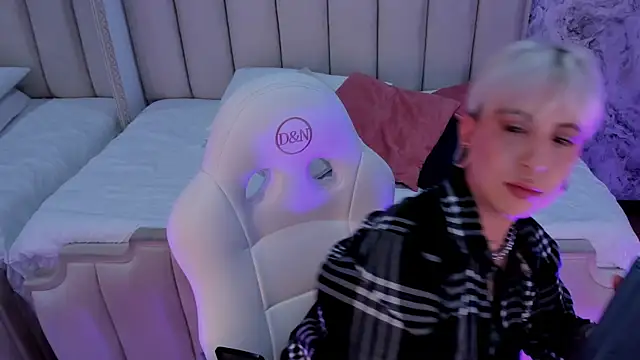 Snapshot of amy_ink chatting on September 17, 11:30 am amy ink online show from September 17, 11:30 am