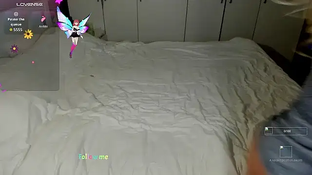 Snapshot of GoldCurves chatting on October 23, 5:35 am GoldCurves online show from October 23, 5:35 am