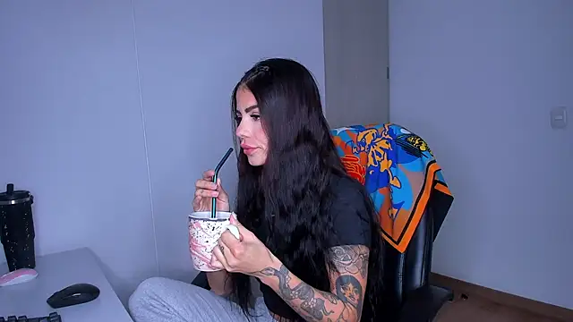 Lisegg  online show from April 13, 10:16 am