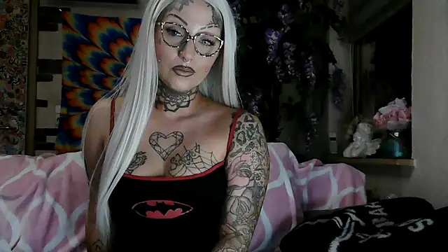 Snapshot of RoxxyInk chatting on October 20, 9:40 pm RoxxyInk online show from October 20, 9:40 pm