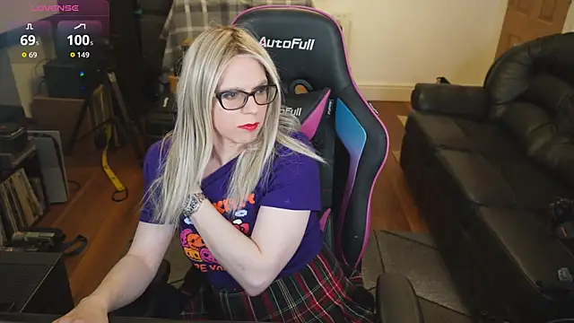 Snapshot of KelseyCobalt chatting on October 4, 8:46 pm KelseyCobalt online show from October 4, 8:46 pm