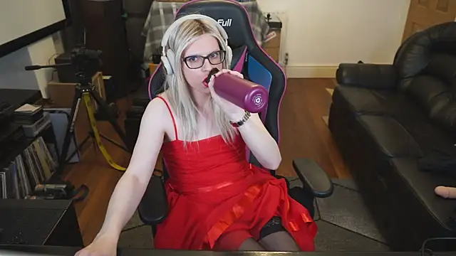 Snapshot of KelseyCobalt chatting on September 27, 10:39 pm KelseyCobalt online show from September 27, 10:39 pm