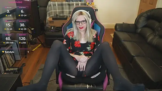 Snapshot of KelseyCobalt chatting on October 26, 9:43 pm KelseyCobalt online show from October 26, 9:43 pm