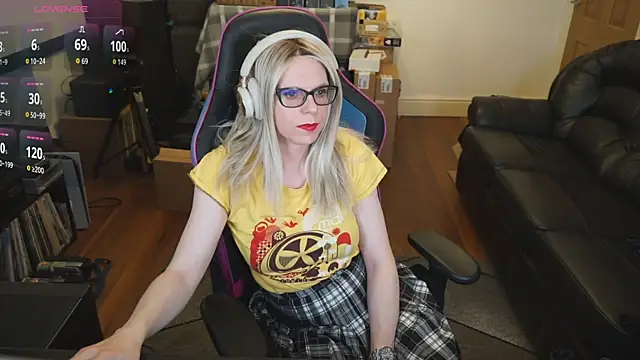 Snapshot of KelseyCobalt chatting on October 18, 9:27 pm KelseyCobalt online show from October 18, 9:27 pm