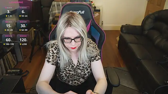 Snapshot of KelseyCobalt chatting on October 11, 7:38 pm KelseyCobalt online show from October 11, 7:38 pm