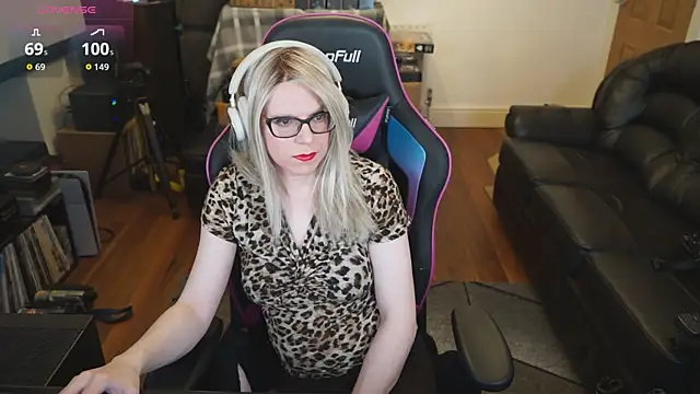 Snapshot of KelseyCobalt chatting on October 15, 8:44 pm KelseyCobalt online show from October 15, 8:44 pm