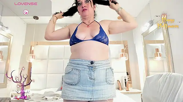 Snapshot of LADY_HELLEN chatting on October 10, 9:09 pm LADY HELLEN online show from October 10, 9:09 pm