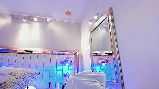 LADY HELLEN online show from November 5, 8:25 pm