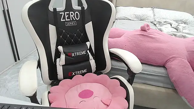 Snapshot of Hanako_love chatting on October 23, 4:13 pm Hanako love online show from October 23, 4:13 pm