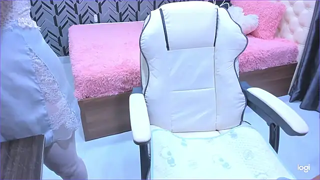 Snapshot of Toyota_Motor_Corporation chatting on October 17, 11:30 pm Toyota Motor Corporation online show from October 17, 11:30 pm