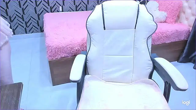 Snapshot of Toyota_Motor_Corporation chatting on October 23, 11:22 pm Toyota Motor Corporation online show from October 23, 11:22 pm