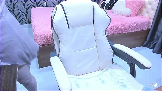 Snapshot of Toyota_Motor_Corporation chatting on October 16, 11:29 pm Toyota Motor Corporation online show from October 16, 11:29 pm