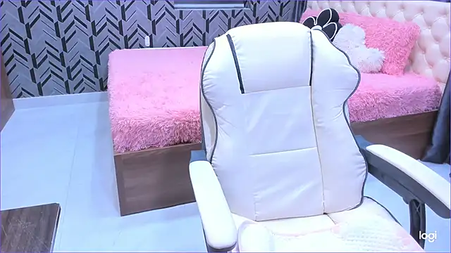 Snapshot of Toyota_Motor_Corporation chatting on October 24, 11:23 pm Toyota Motor Corporation online show from October 24, 11:23 pm