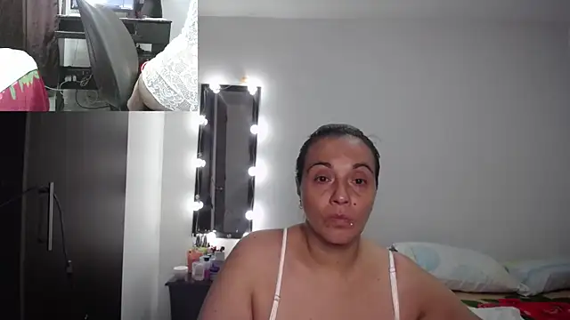 Snapshot of zoe_hotxxx chatting on September 27, 12:07 am zoe hotxxx online show from September 27, 12:07 am