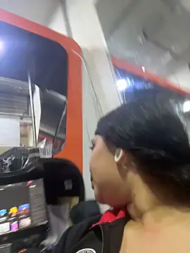 emilyjohanson online show from April 1, 5:43 pm