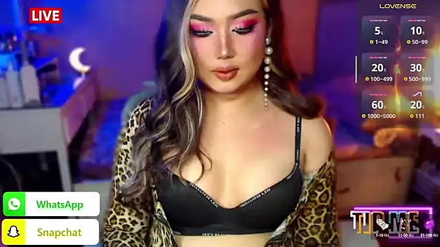 Snapshot of Alicia_Rose69 chatting on October 17, 2:15 am Alicia Rose69 online show from October 17, 2:15 am