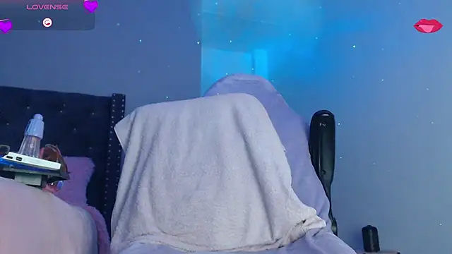 Snapshot of Afroditahott chatting on October 17, 3:10 am Afroditahott online show from October 17, 3:10 am