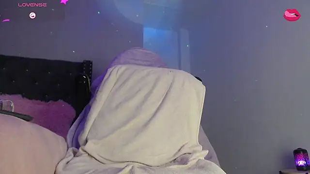 Snapshot of Afroditahott chatting on October 5, 3:22 am Afroditahott online show from October 5, 3:22 am