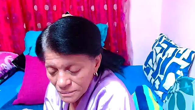 Snapshot of SLUTTYROXY chatting on October 20, 6:49 am SLUTTYROXY online show from October 20, 6:49 am