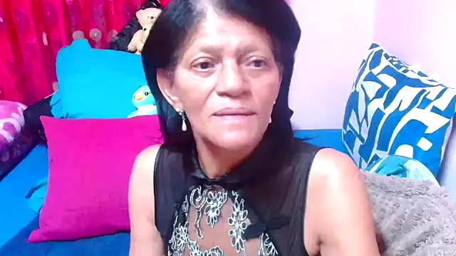 Snapshot of SLUTTYROXY chatting on October 18, 6:38 am SLUTTYROXY online show from October 18, 6:38 am