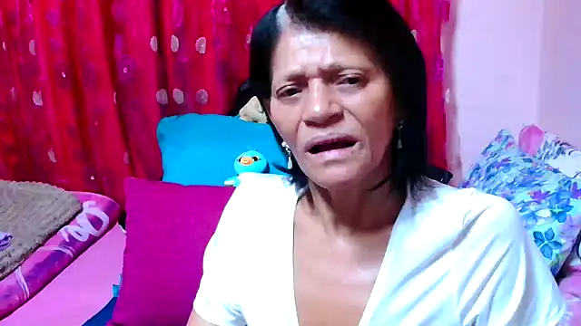 Snapshot of SLUTTYROXY chatting on September 19, 6:34 am SLUTTYROXY online show from September 19, 6:34 am