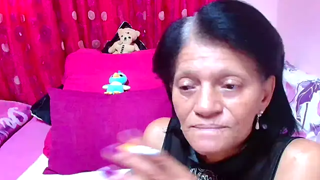 Snapshot of SLUTTYROXY chatting on October 2, 7:02 am SLUTTYROXY online show from October 2, 7:02 am