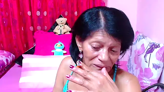 Snapshot of SLUTTYROXY chatting on October 30, 7:04 pm SLUTTYROXY online show from October 30, 7:04 pm