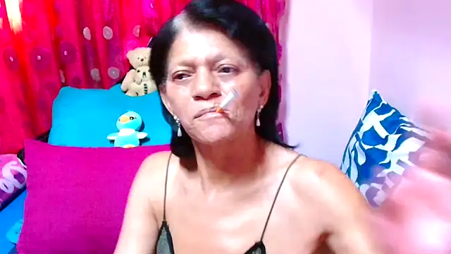 Snapshot of SLUTTYROXY chatting on October 1, 6:07 am SLUTTYROXY online show from October 1, 6:07 am