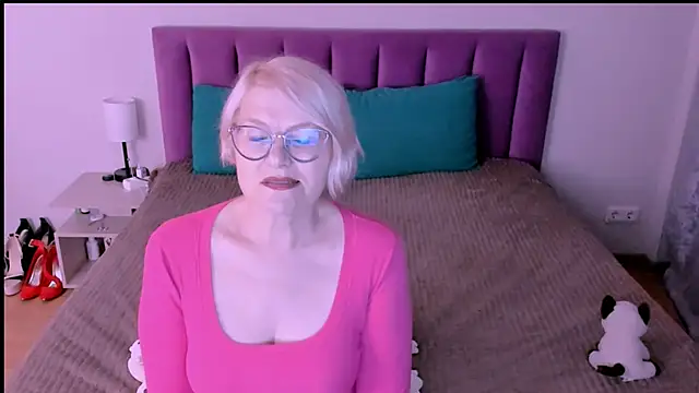 Snapshot of sabrinamacmarren chatting on September 18, 6:06 pm sabrinamacmarren online show from September 18, 6:06 pm