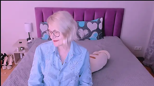 Snapshot of sabrinamacmarren chatting on September 8, 5:12 pm sabrinamacmarren online show from September 8, 5:12 pm